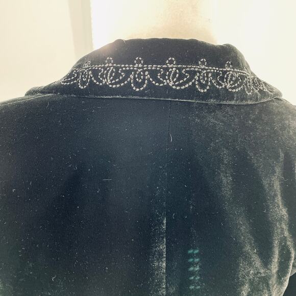 Tahari Black Velvet Embroidered Trim Cropped Ruffle Hem Evening Dressy Jacket 6 - Picture 4 of 14